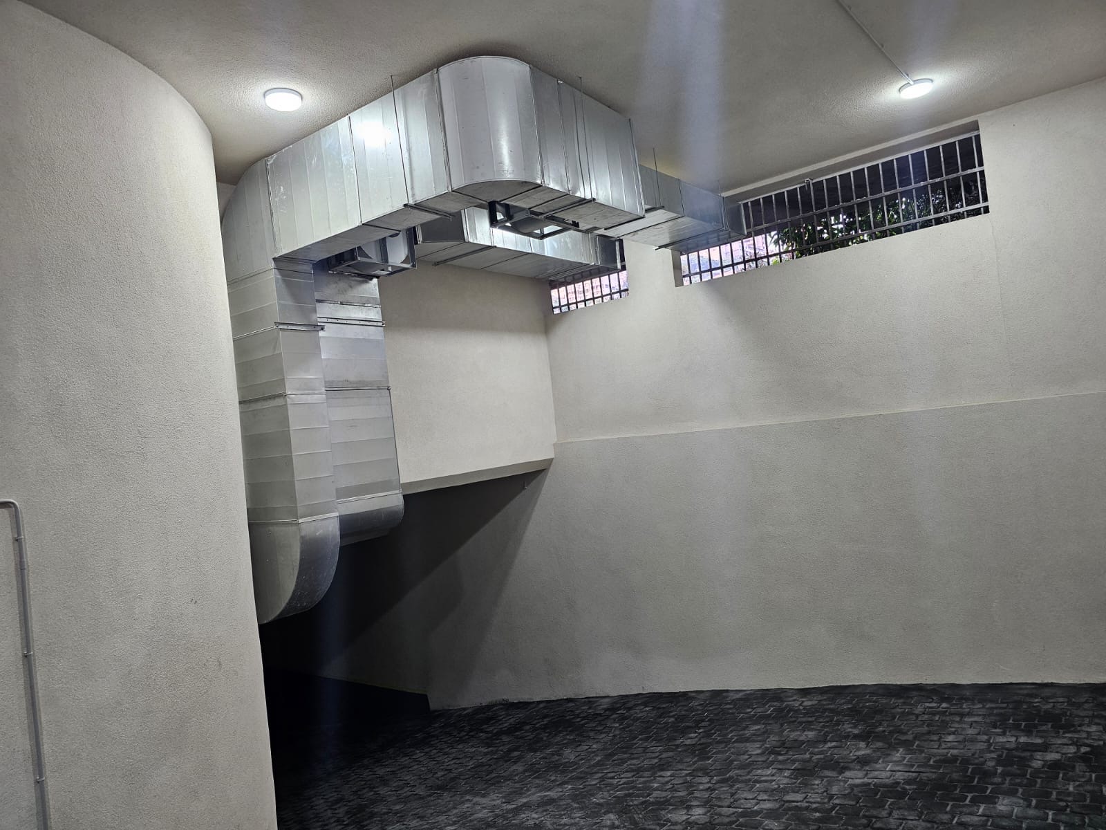 🏢 INVESTMENT OPPORTUNITY | FULLY RENOVATED WAREHOUSE FOR SALE – BAABDA gallery image 2